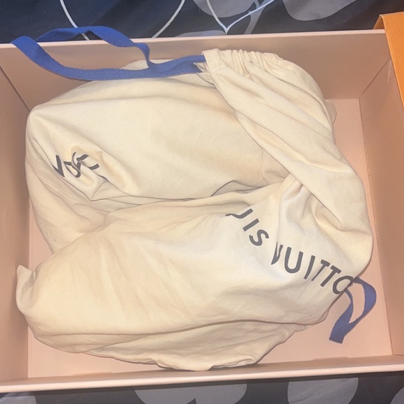Louis Vuitton sneakers - Picture 1 of 4